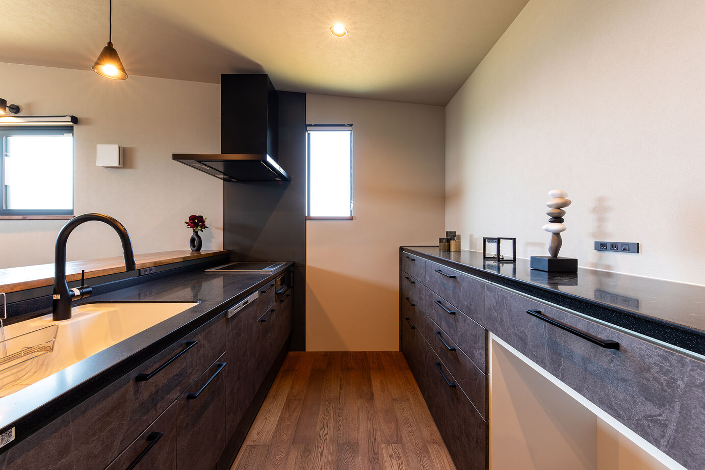 スタイルハウス ギャラリーのような洗練された平屋のガレージハウスの建築実例画像4