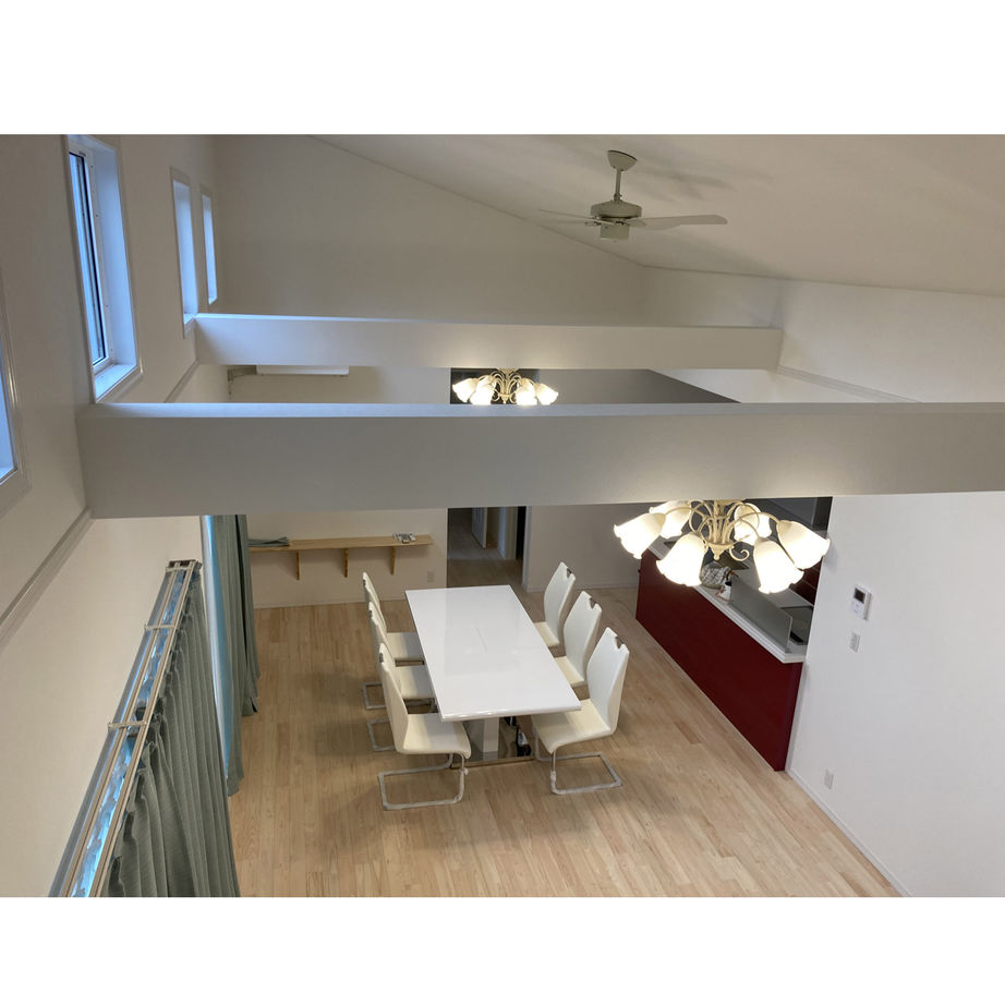 シスクホーム 【平屋/1000万円台/輸入住宅/ウッドデッキ/窓のあるロフト】美しいブルーのアメリカンテイストの家の建築実例画像10