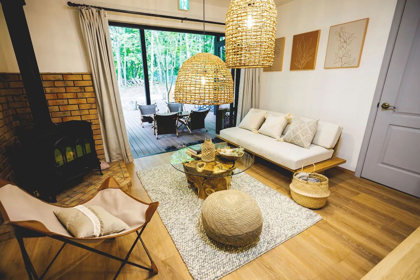 シスクホーム 【サウナ/ヒノキ風呂/薪ストーブ/ウッドデッキ/ペットと暮らす】自然を満喫する森と過ごす家の建築実例画像7