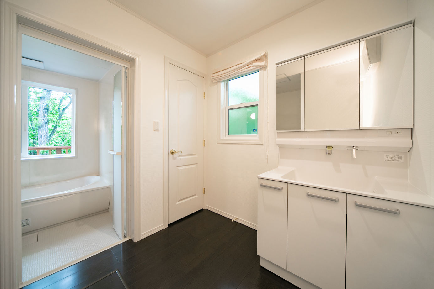 シスクホーム 【平屋/高気密・高断熱/ウッドデッキ/薪ストーブ】鳥のさえずりを聞きながら、木々の中で過ごす家の建築実例画像7