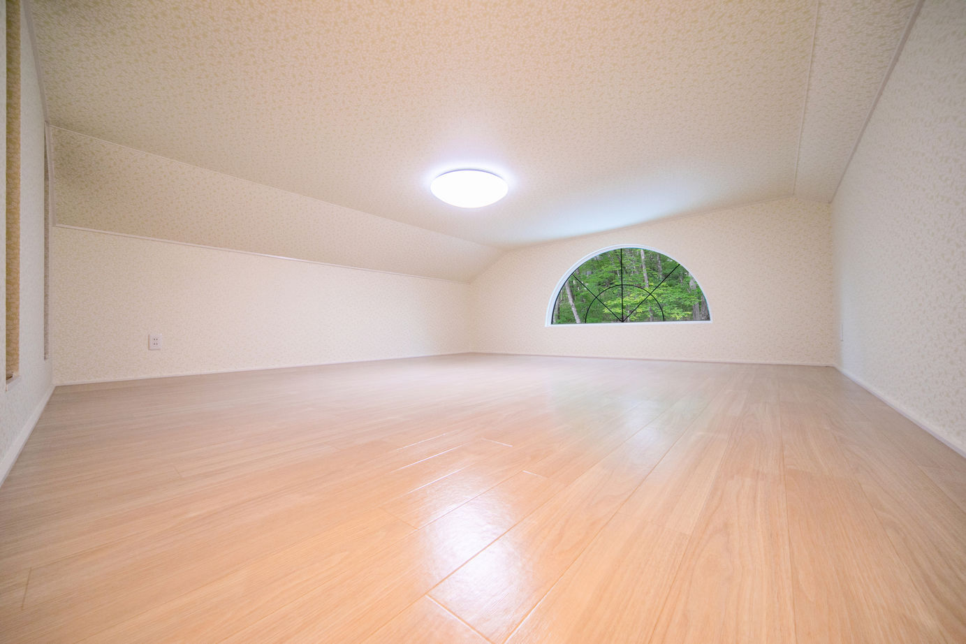 シスクホーム 【平屋/高気密・高断熱/ウッドデッキ/薪ストーブ】鳥のさえずりを聞きながら、木々の中で過ごす家の建築実例画像8