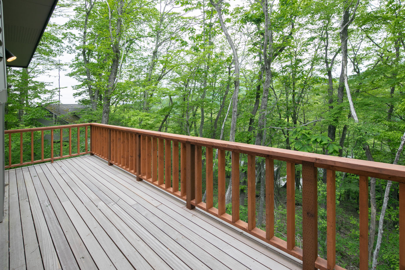 シスクホーム 【平屋/高気密・高断熱/ウッドデッキ/薪ストーブ】鳥のさえずりを聞きながら、木々の中で過ごす家の建築実例画像10