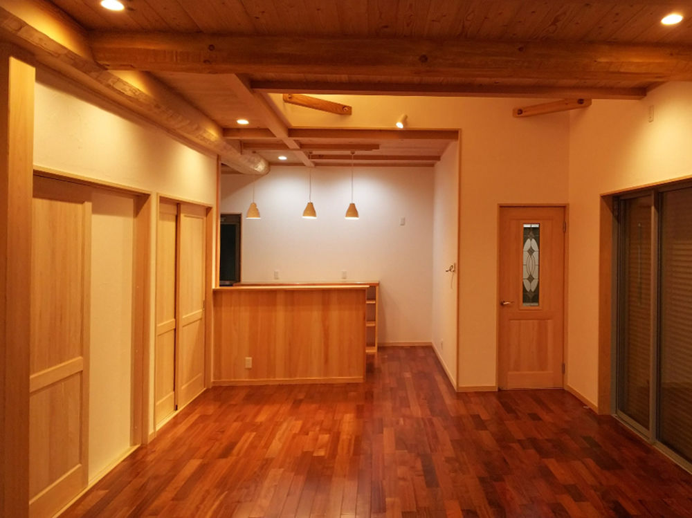 やすら木ほーむ（五藤社寺建設） 【一宮市×無垢材×漆喰壁×1階寝室】自然素材にこだわって建てた「半平屋スタイルの家」の建築実例画像3