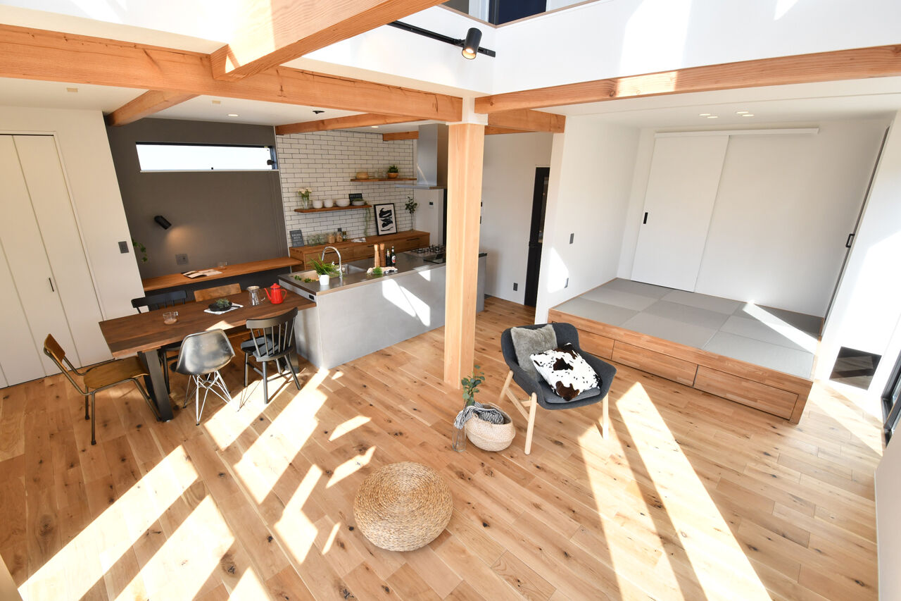 尾崎工務店 【3000万円以下/40坪以下/吹き抜け/オープン階段】家族の一体感を感じられる、開放感あふれる家の建築実例画像2