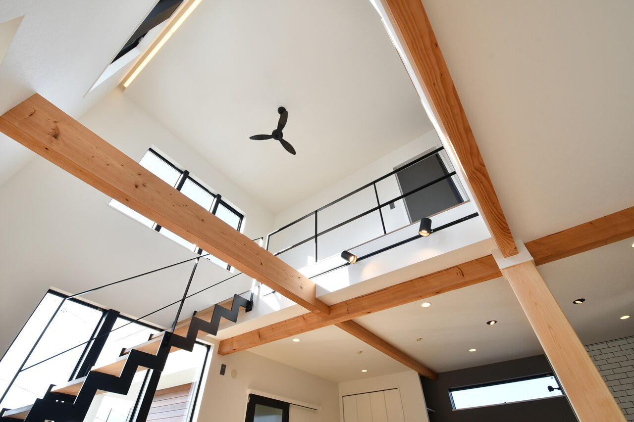 尾崎工務店 【3000万円以下/40坪以下/吹き抜け/オープン階段】家族の一体感を感じられる、開放感あふれる家の建築実例画像4