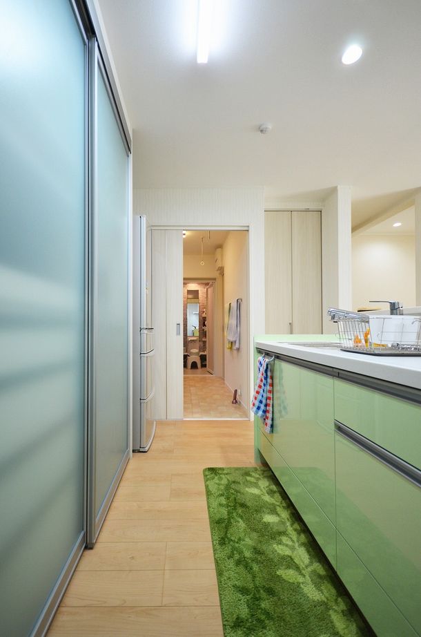 ファイブイズホーム 【坪単価61.5万円】小上がり畳スペース/1階に大容量ウォークインクローゼットを設置し収納にこだわったお家の建築実例画像7