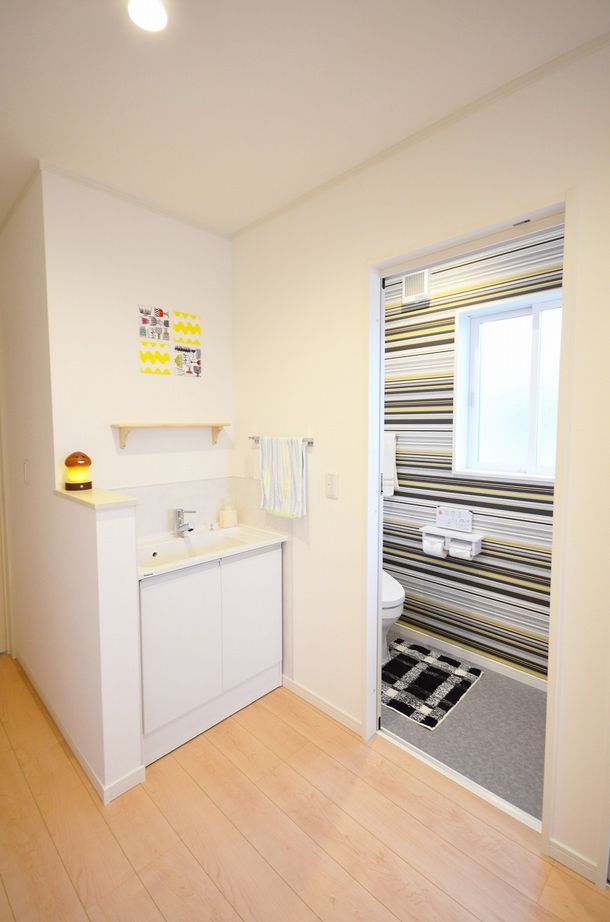 ファイブイズホーム 【坪単価61.5万円】小上がり畳スペース/1階に大容量ウォークインクローゼットを設置し収納にこだわったお家の建築実例画像8