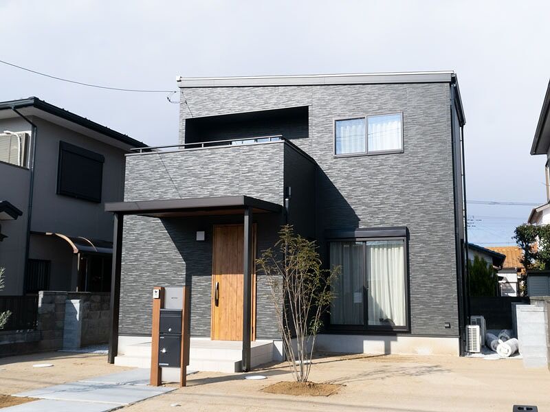 ファイブイズホーム 【坪単価50.4万円】キッチンを中心にしたLDK。緩やかに家事スペースと寛ぎ空間をゾーニングした住まいの建築実例画像4