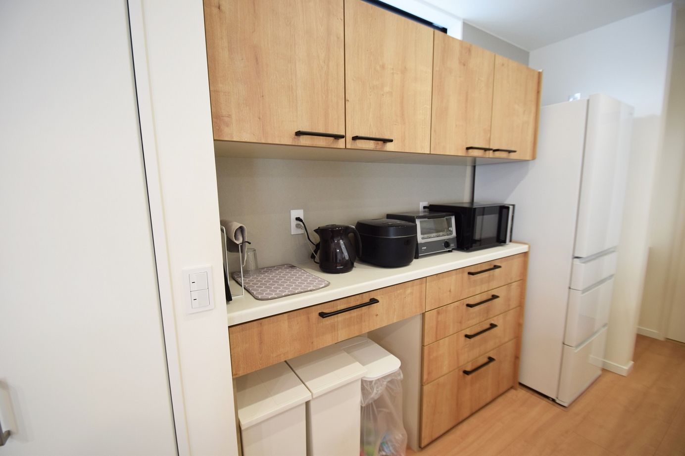 ファイブイズホーム 【坪単価50.4万円】キッチンを中心にしたLDK。緩やかに家事スペースと寛ぎ空間をゾーニングした住まいの建築実例画像5