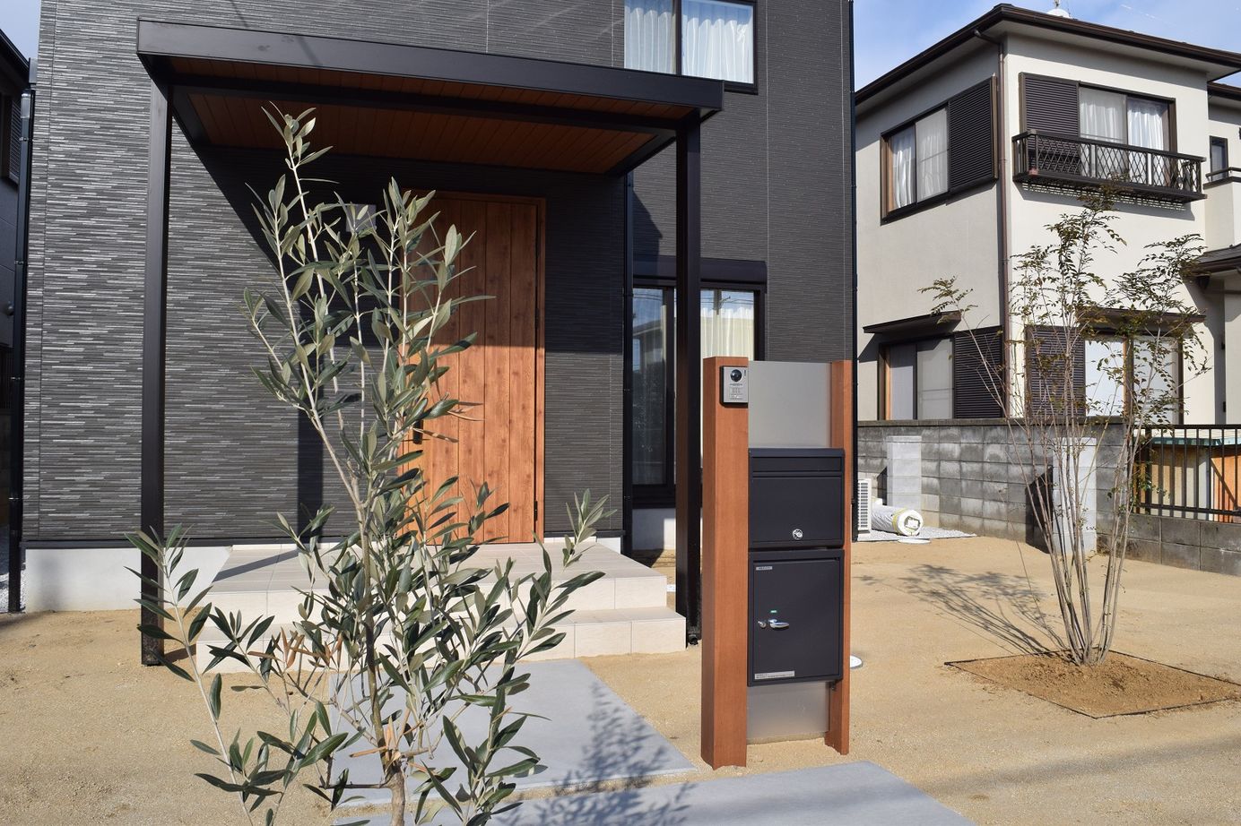 ファイブイズホーム 【坪単価50.4万円】キッチンを中心にしたLDK。緩やかに家事スペースと寛ぎ空間をゾーニングした住まいの建築実例画像10