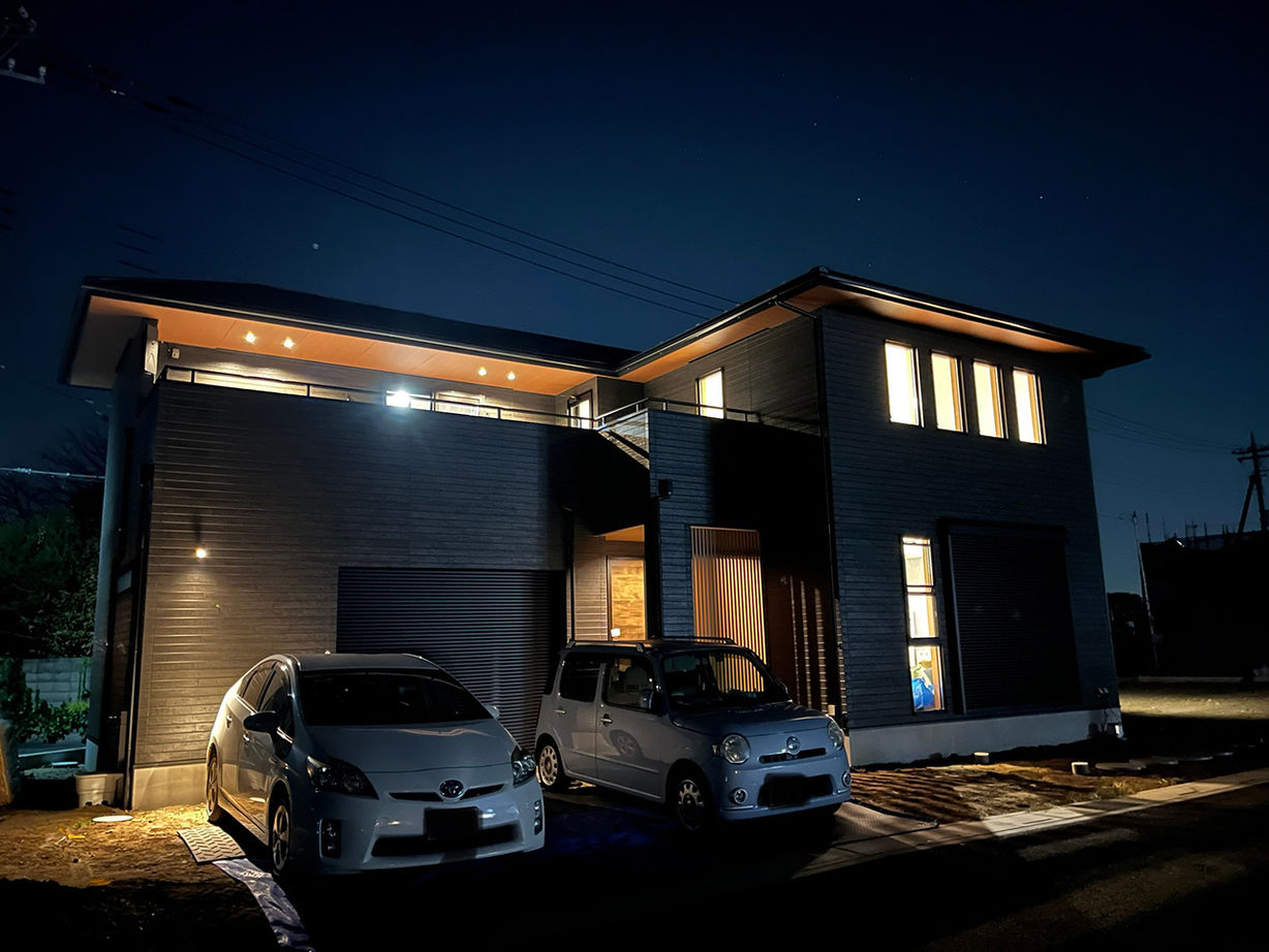 ファイブイズホーム 【坪単価60.0万円】吹き抜けと畳コーナーがあるリビングで、家族がくつろぐ住まいの建築実例画像3