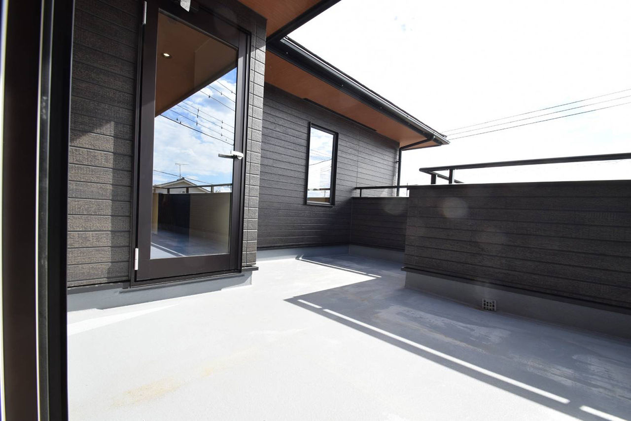 ファイブイズホーム 【坪単価60.0万円】吹き抜けと畳コーナーがあるリビングで、家族がくつろぐ住まいの建築実例画像5