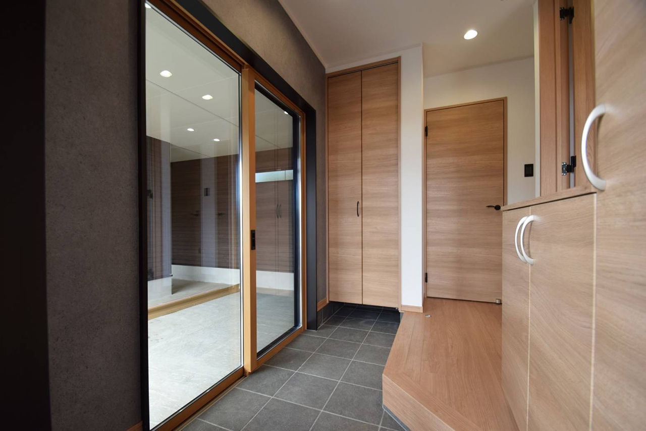 ファイブイズホーム 【坪単価60.0万円】吹き抜けと畳コーナーがあるリビングで、家族がくつろぐ住まいの建築実例画像6