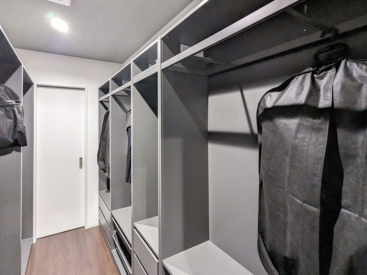 ファイブイズホーム 【坪単価64万円】吹抜け×化粧梁で開放的なリビング。ワンフロア完結のホテルライクな住まいの建築実例画像5