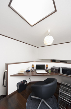 Home＆nico(ホームアンドニコ) スキップフロアの書斎や愛犬スペースなど、楽しさがいっぱい詰まったスタイリッシュな「平屋の家」の建築実例画像3