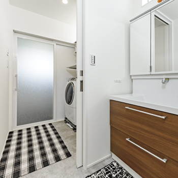 Home＆nico(ホームアンドニコ) 【愛知県/2000万円台/平屋/間取り図有】中庭とつながる高天井リビングの開放感！パッシブデザインの平屋の建築実例画像8