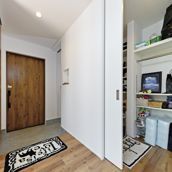 Home＆nico(ホームアンドニコ) 【愛知県/2000万円台/平屋/間取り図有】中庭とつながる高天井リビングの開放感！パッシブデザインの平屋の建築実例画像10