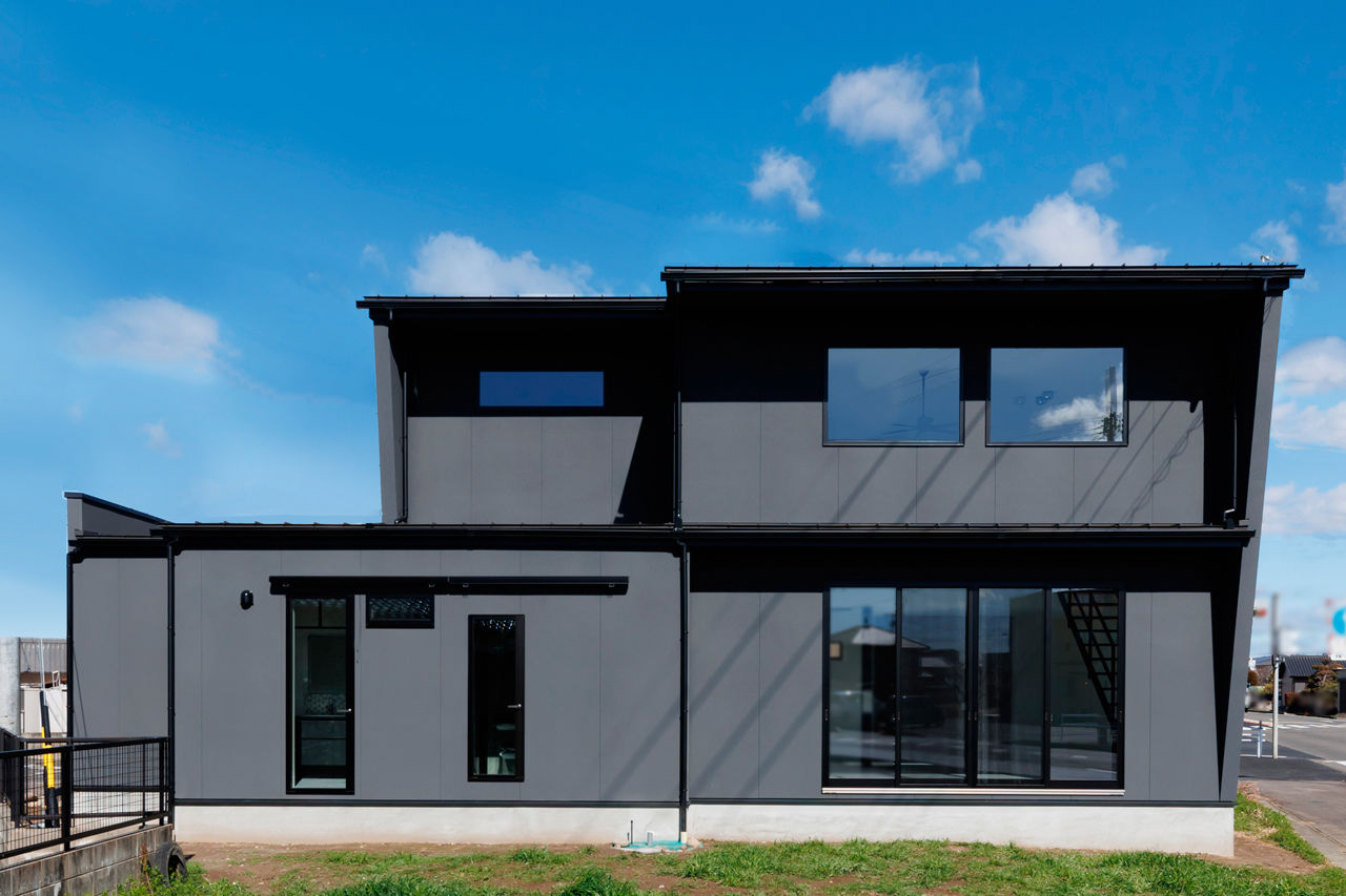 Home＆nico(ホームアンドニコ) 【愛知県／30坪台／吹抜けLDK】ラグジュアリー感あふれる32.8畳LDK。鉄骨階段が映える吹抜けの大空間の建築実例画像2