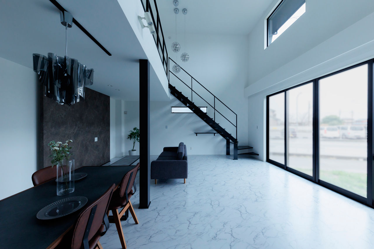 Home＆nico(ホームアンドニコ) 【愛知県／30坪台／吹抜けLDK】ラグジュアリー感あふれる32.8畳LDK。鉄骨階段が映える吹抜けの大空間の建築実例画像5