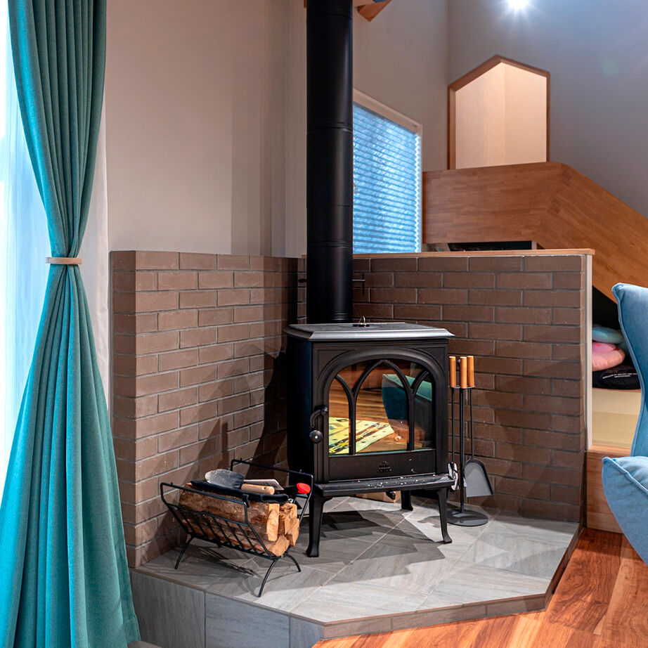 Home＆nico(ホームアンドニコ) 【吹抜けLDK×アイランドキッチン×薪ストーブ】滑り台や隠し扉も？「もう！ワクワクが止まらない家です」の建築実例画像9