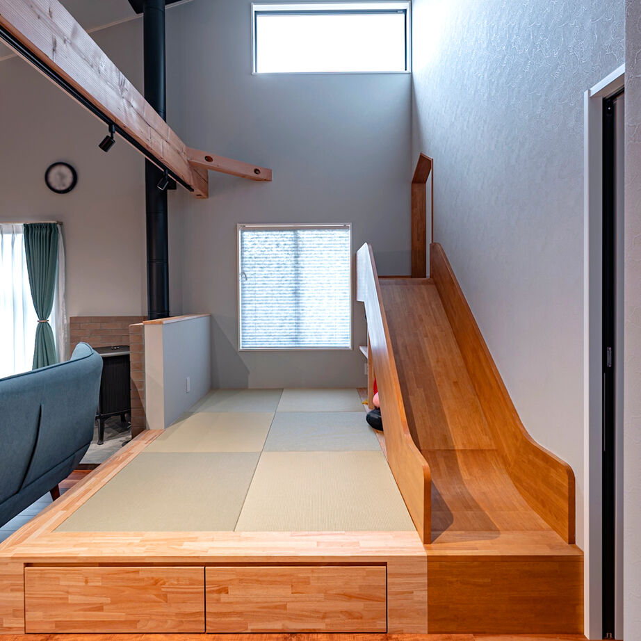 Home＆nico(ホームアンドニコ) 【吹抜けLDK×アイランドキッチン×薪ストーブ】滑り台や隠し扉も？「もう！ワクワクが止まらない家です」の建築実例画像10