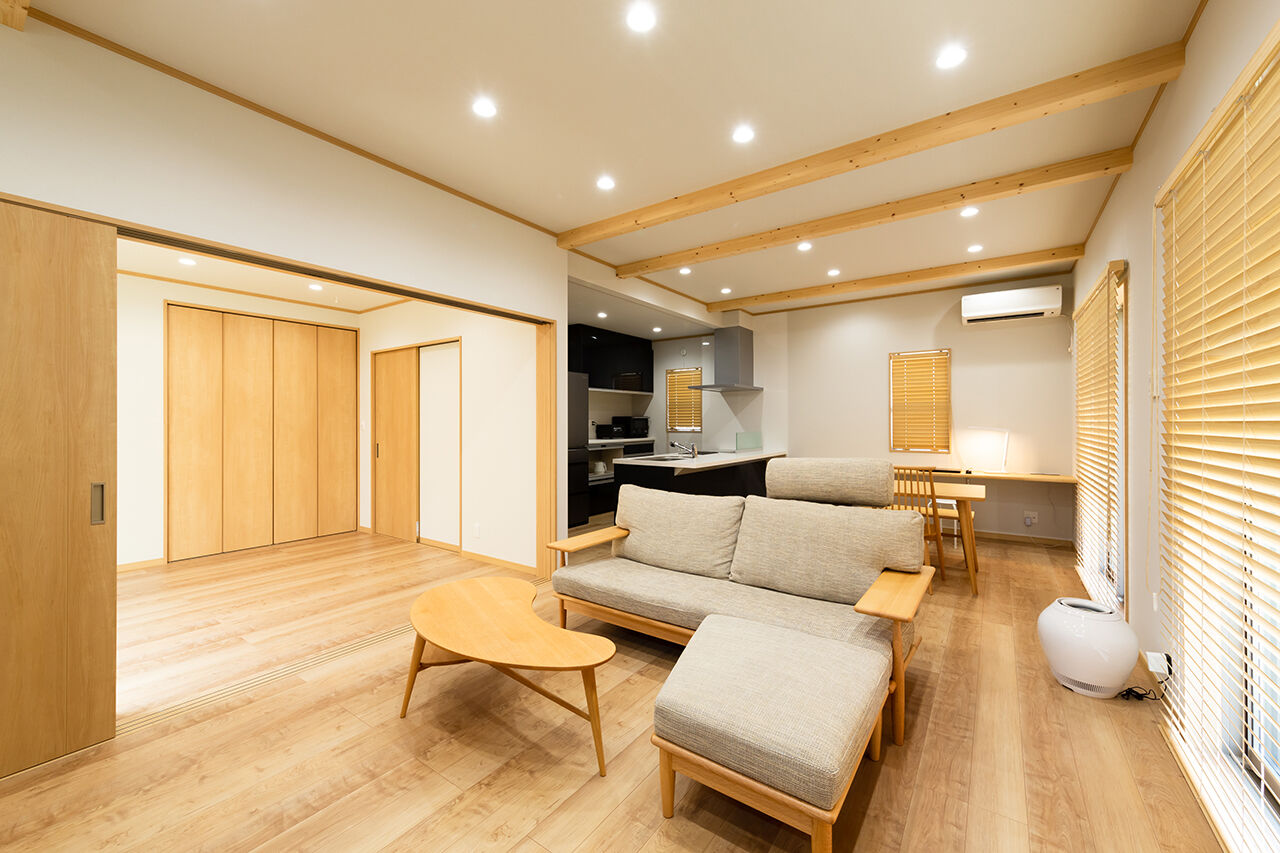 システムホーム 【2000万円台／平屋／収納充実／間取図】将来を見据えたバリアフリー。部屋とLDKとデッキをつないで広々の建築実例画像2