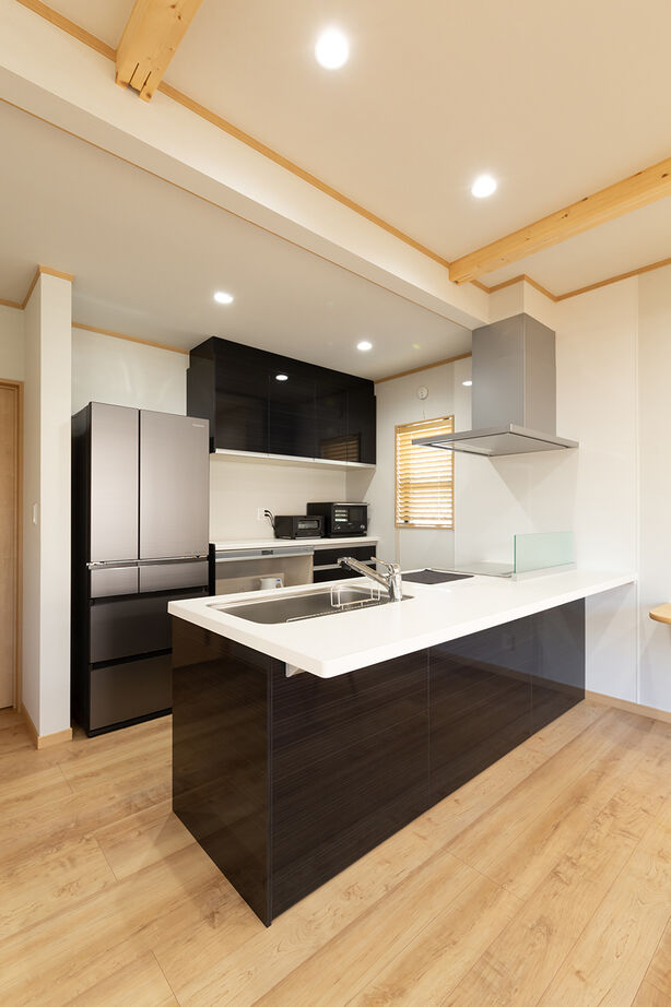 システムホーム 【2000万円台／平屋／収納充実／間取図】将来を見据えたバリアフリー。部屋とLDKとデッキをつないで広々の建築実例画像3