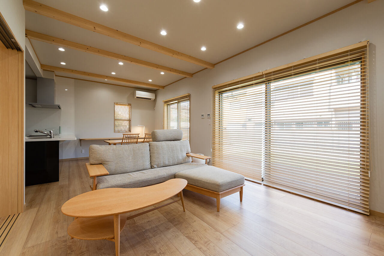 システムホーム 【2000万円台／平屋／収納充実／間取図】将来を見据えたバリアフリー。部屋とLDKとデッキをつないで広々の建築実例画像4