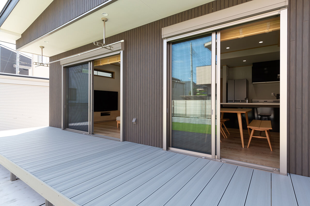 システムホーム 【2000万円台／平屋／収納充実／間取図】将来を見据えたバリアフリー。部屋とLDKとデッキをつないで広々の建築実例画像7