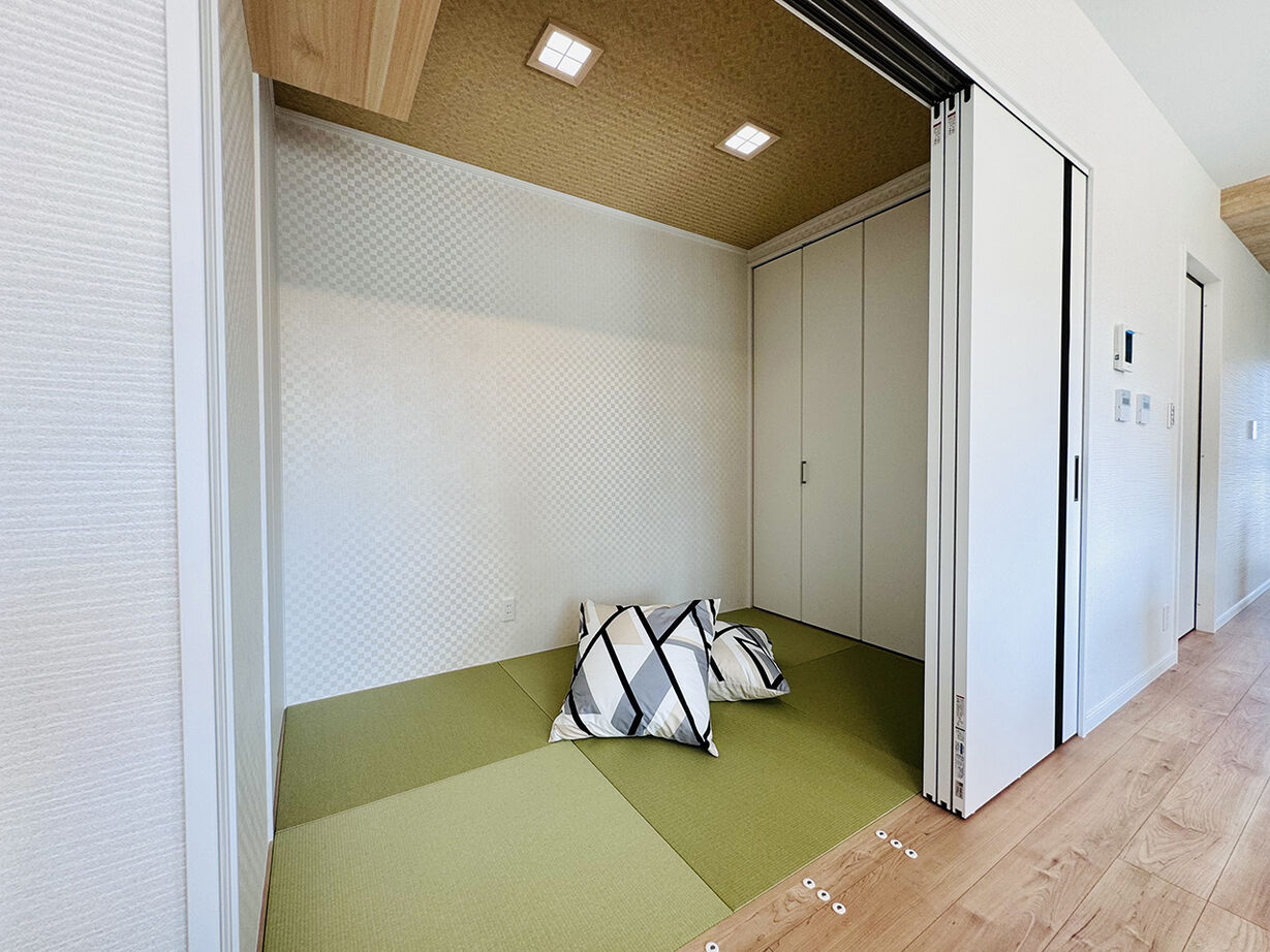 システムホーム 【3000万円台／平屋／間取図】深い軒とウッドデッキで外とつながる。和×ナチュラルフレンチモダンの住まいの建築実例画像6