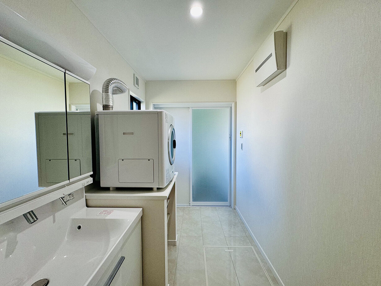 システムホーム 【3000万円台／平屋／間取図】深い軒とウッドデッキで外とつながる。和×ナチュラルフレンチモダンの住まいの建築実例画像9