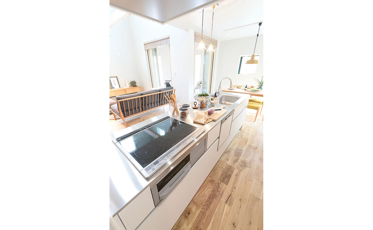 ジェネシス 【UA値0.55/2000万円台/31.4坪】狭小地で設計の工夫が光る。北欧スタイルで統一された心地よいZEH仕様住宅の建築実例画像5