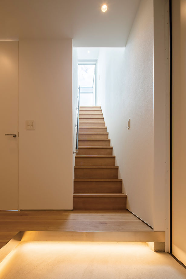 ジェネシス 【延床28坪・1945万円】パティオから光を入れた明るいLDK。窓を極限まで減らした大胆なデザインの建築実例画像9