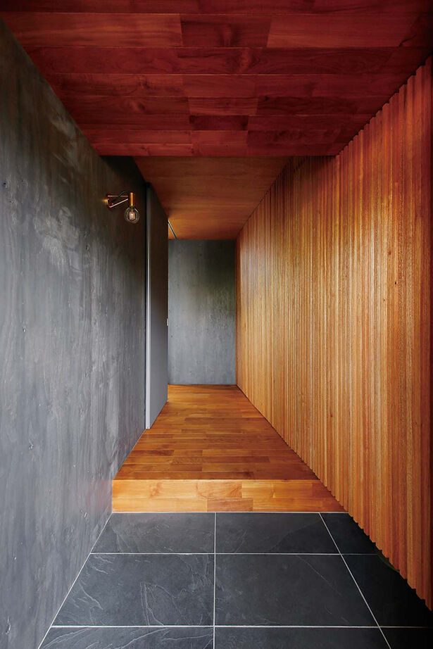 ジェネシス 【2000万円台/延床24.3坪/中庭/スキップフロア】室内から自然と繋がる。土間仕上がりのダイニングの建築実例画像3