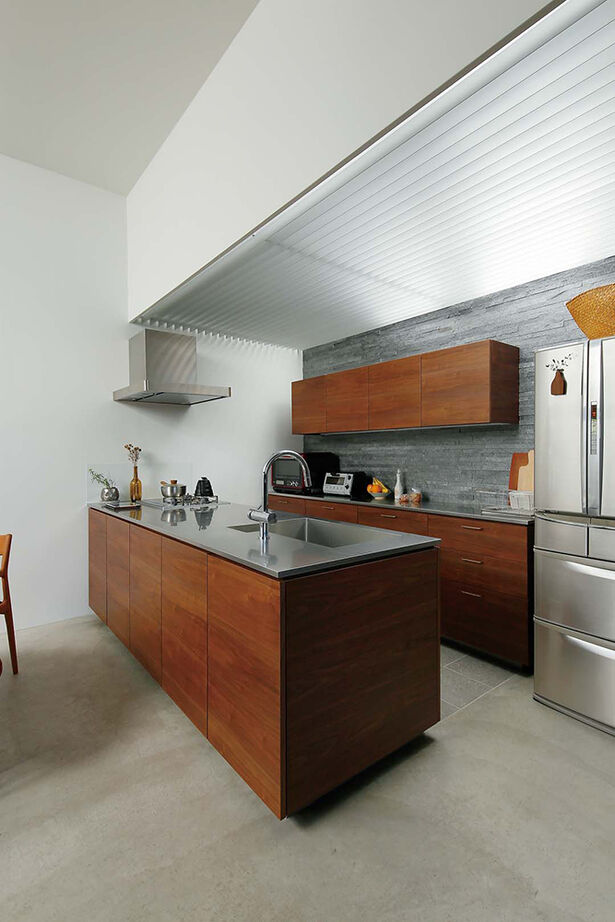 ジェネシス 【2000万円台/延床24.3坪/中庭/スキップフロア】室内から自然と繋がる。土間仕上がりのダイニングの建築実例画像5