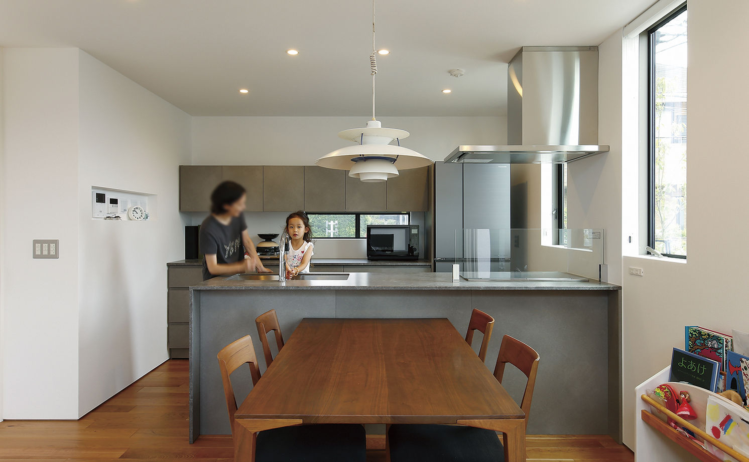 ジェネシス 【3100万円台/延床25.9坪/SE構法/間取り図】ウッドデッキにつながる窓と吹抜けのある明るいLDKの家の建築実例画像8