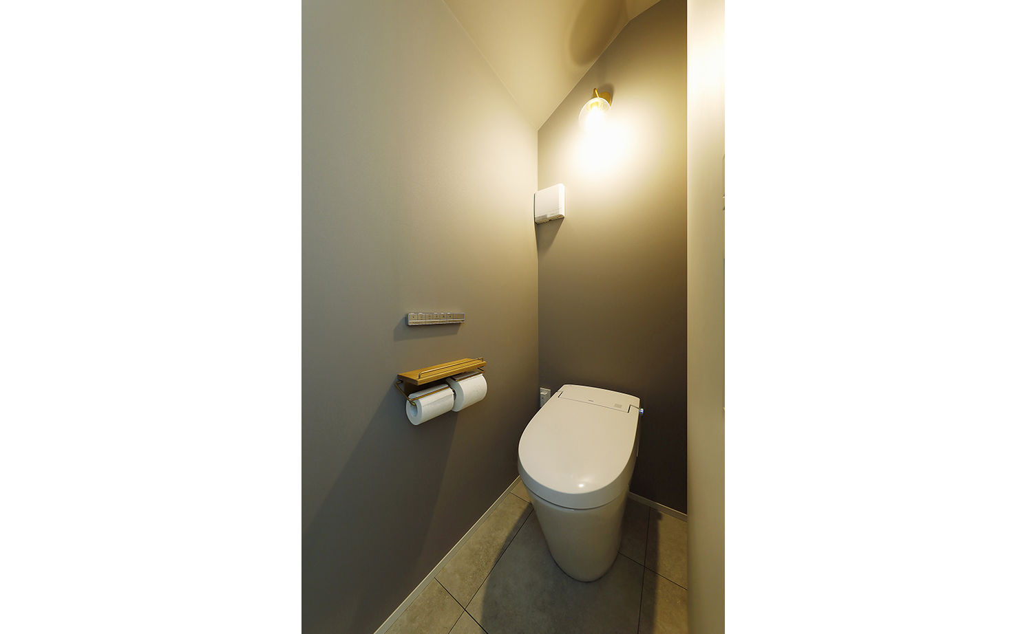 ジェネシス 【C値0.4/UA値0.54/間取り有】旗竿地に立つクールな黒い家。2階LDKは、緑と季節を感じる居心地のいい場所の建築実例画像9