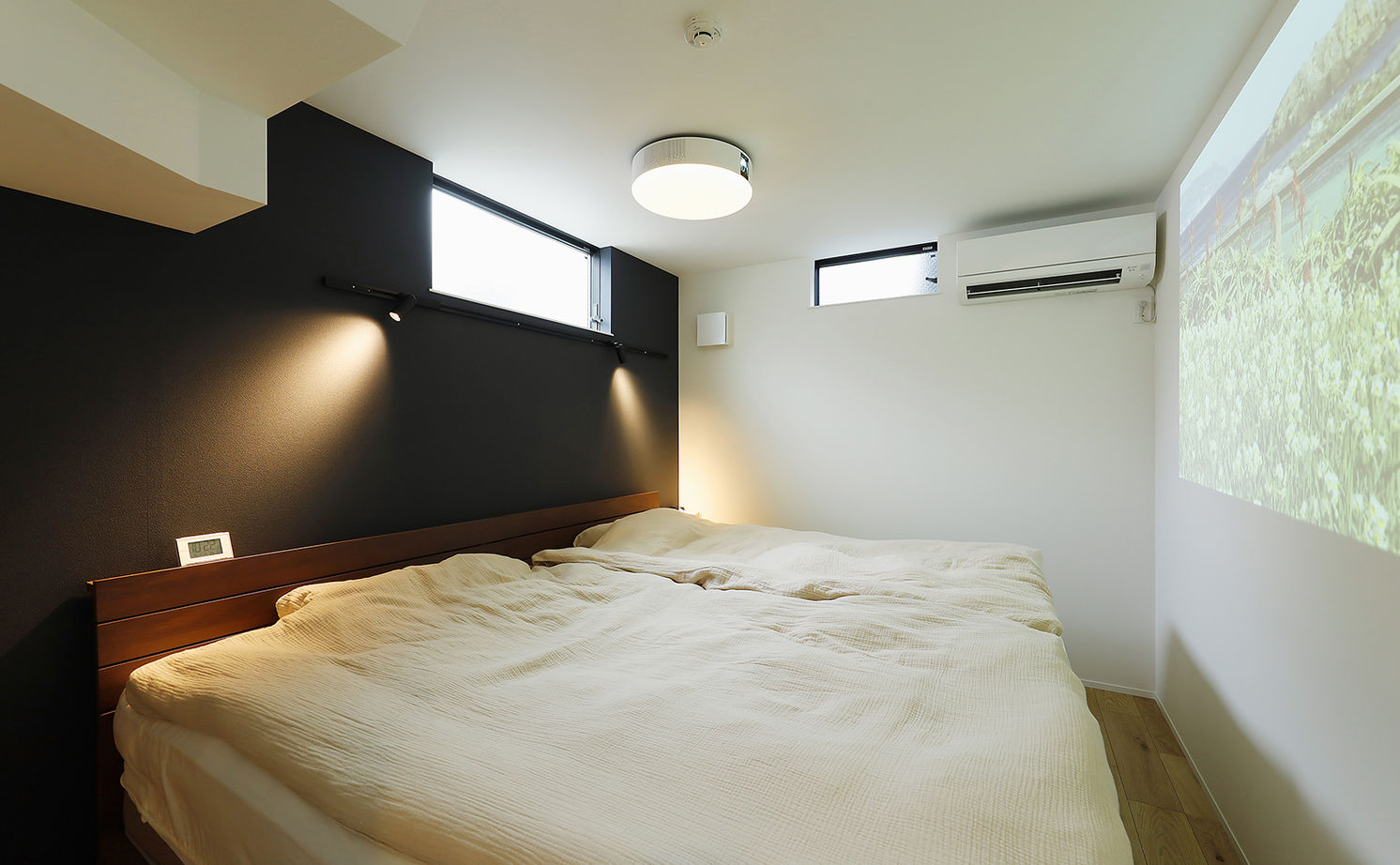 ジェネシス 【C値0.4/UA値0.54/間取り有】旗竿地に立つクールな黒い家。2階LDKは、緑と季節を感じる居心地のいい場所の建築実例画像11