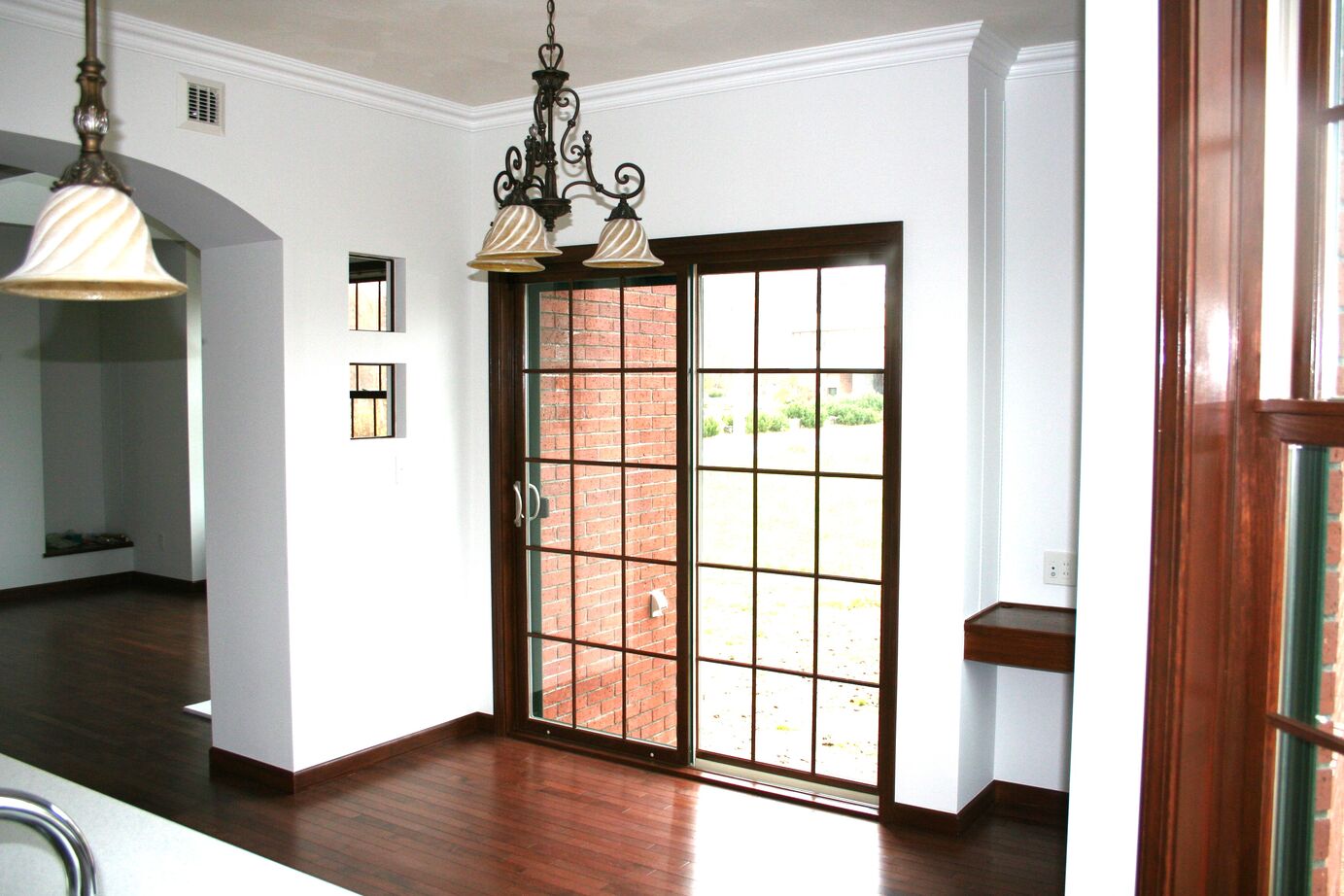 小林住工 【札幌市/ビルトインガレージ/レンガ】無垢材をふんだんに使用した輸入住宅風のレンガの家の建築実例画像4