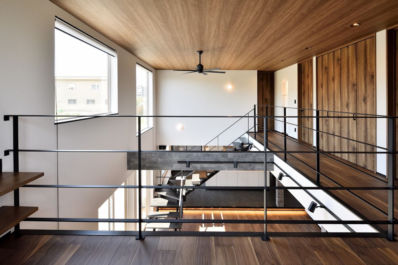 小林住工 【北広島／ビルトインガレージ／吹抜け／フリースペース】ダイナミックな吹抜けも、付加断熱工法で冬も快適！の建築実例画像3