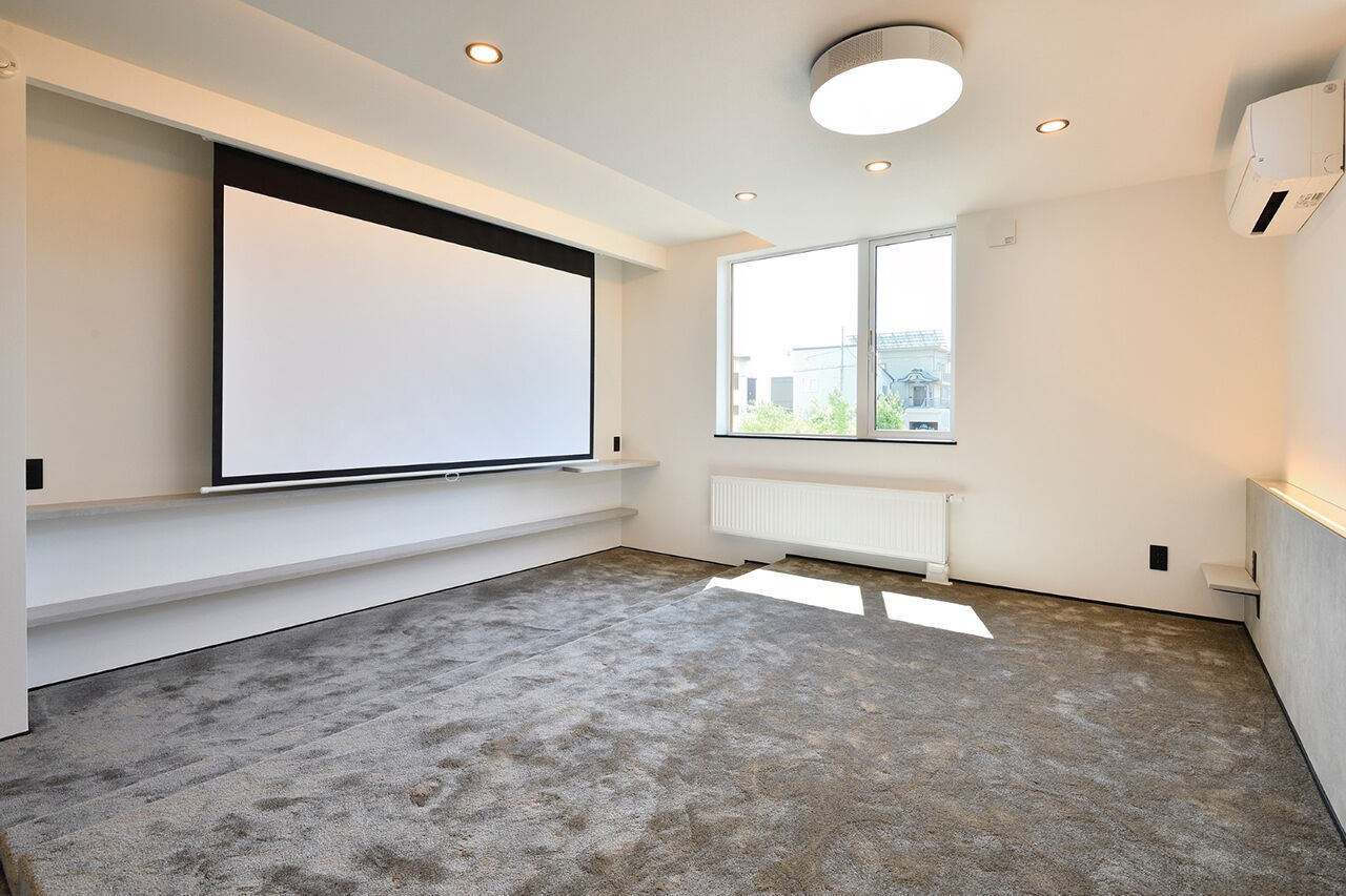 小林住工 【北広島／ビルトインガレージ／吹抜け／フリースペース】ダイナミックな吹抜けも、付加断熱工法で冬も快適！の建築実例画像7