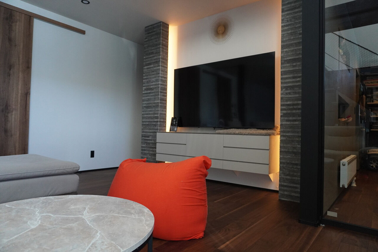 小林住工 【北広島／ビルトインガレージ／吹抜け／フリースペース】ダイナミックな吹抜けも、付加断熱工法で冬も快適！の建築実例画像8