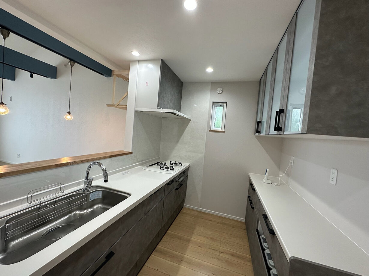 小林住工 【レンガの家／２階LDK／店舗併用住宅】お気に入りのレンガの外観。ロフト付きで収納充実+家事ラク！の建築実例画像3