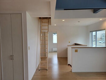 小林住工 【レンガの家／２階LDK／店舗併用住宅】お気に入りのレンガの外観。ロフト付きで収納充実+家事ラク！の建築実例画像4