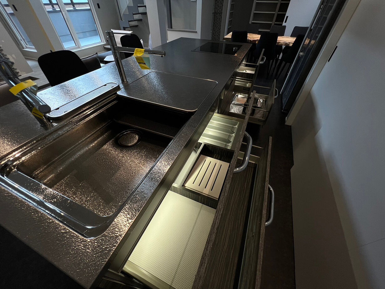 小林住工 【ビルトインガレージ／吹抜け／３階建て】職人技で、ホテルライクの「ライク」を超えた住まいが誕生の建築実例画像5