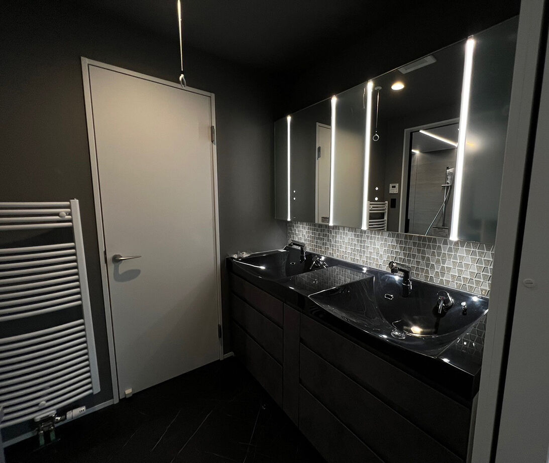 小林住工 【ビルトインガレージ／吹抜け／３階建て】職人技で、ホテルライクの「ライク」を超えた住まいが誕生の建築実例画像7