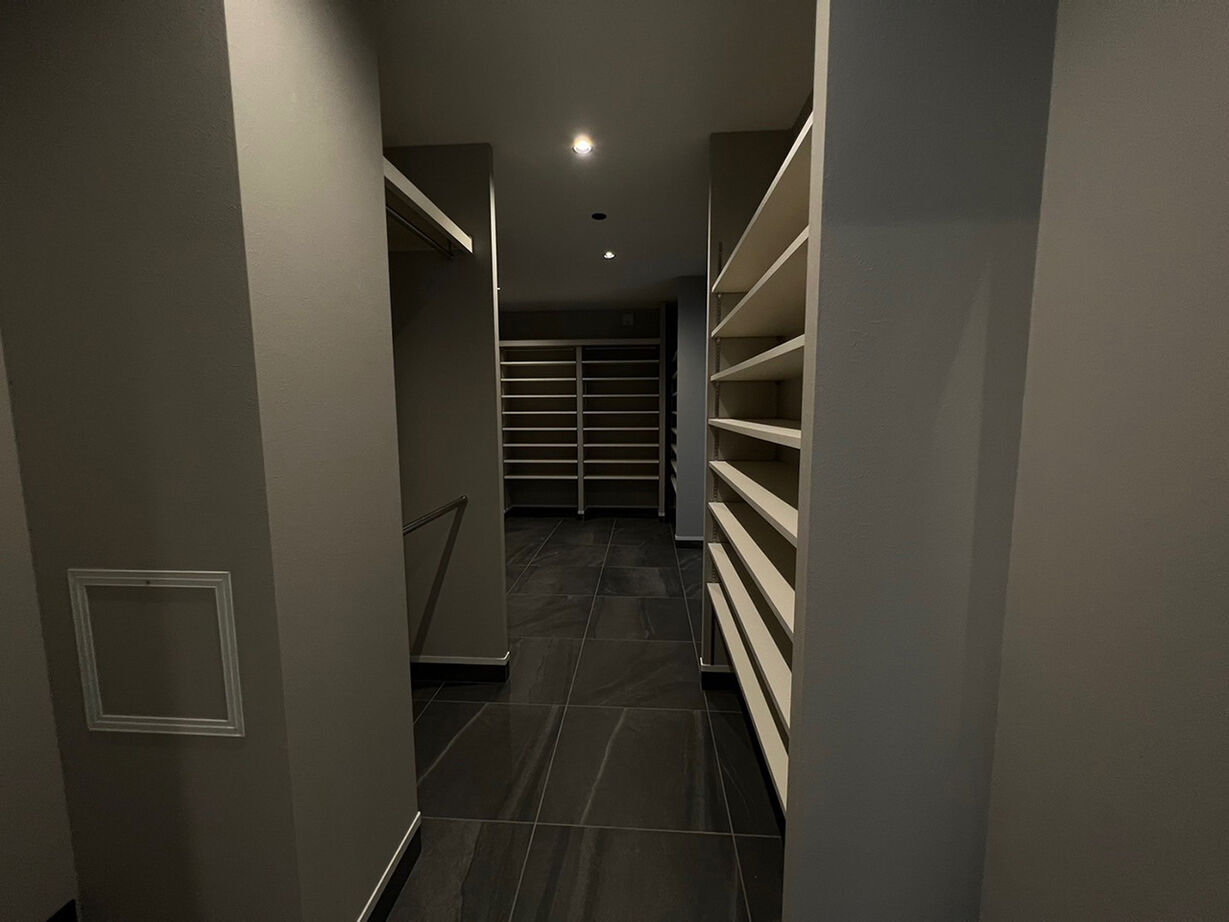 小林住工 【ビルトインガレージ／吹抜け／３階建て】職人技で、ホテルライクの「ライク」を超えた住まいが誕生の建築実例画像10