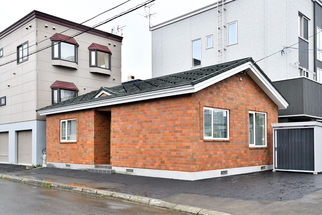 小林住工 【レンガの家／平屋】ご近所では「ここだけメルヘン」と評判の、コンパクトな平屋の建築実例画像