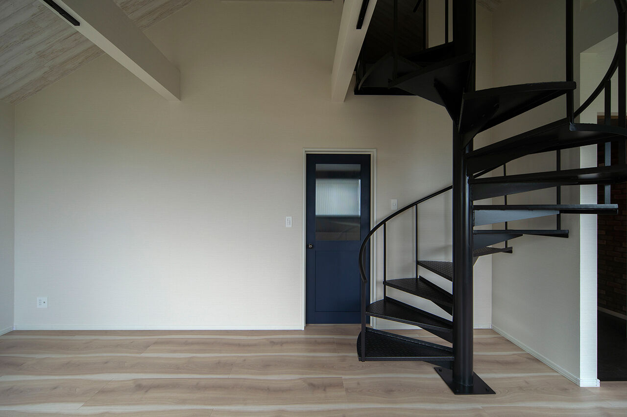 小林住工 【小樽市/2階リビング/レンガ/らせん階段】小樽の街並みや海の景色を存分に楽しめるレンガの家の建築実例画像3