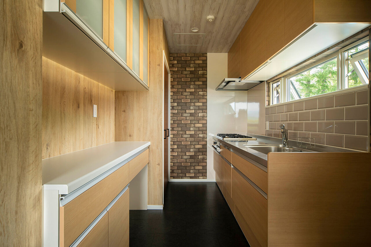 小林住工 【小樽市/2階リビング/レンガ/らせん階段】小樽の街並みや海の景色を存分に楽しめるレンガの家の建築実例画像5